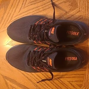 Mens size 9 Nike running shoes